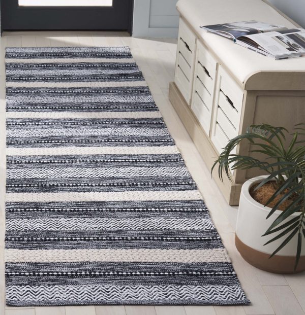 Safavieh Montauk MTK976Z Black   Ivory Area Rug Cheap