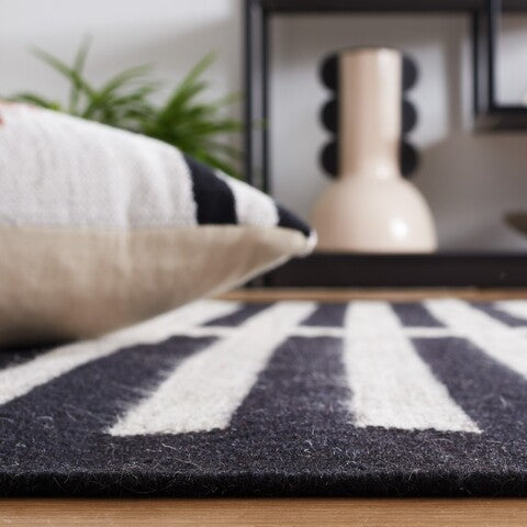 Safavieh Striped Kilim STK806B Beige   Black Area Rug Online