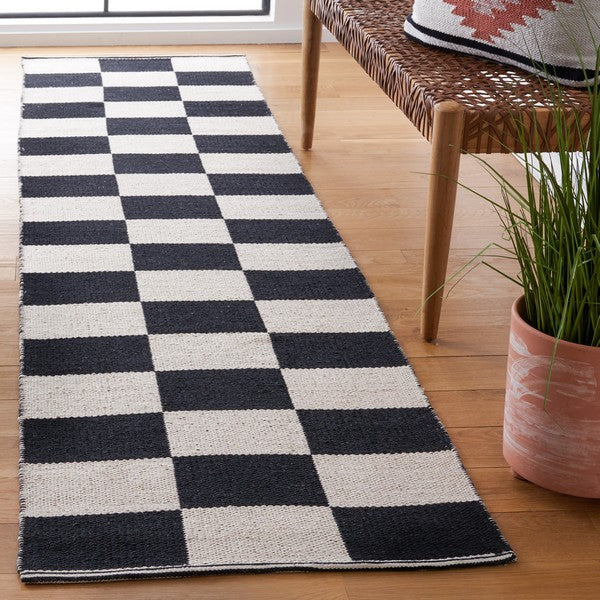 Safavieh Montauk MTK705Z Black   Ivory Area Rug Online Sale